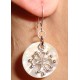Boucles d'oreilles croix occitane (métal argenté sur nacre)