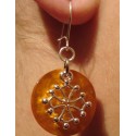 Occitane cross earrings (silver metal) on natural mother-of-pearl